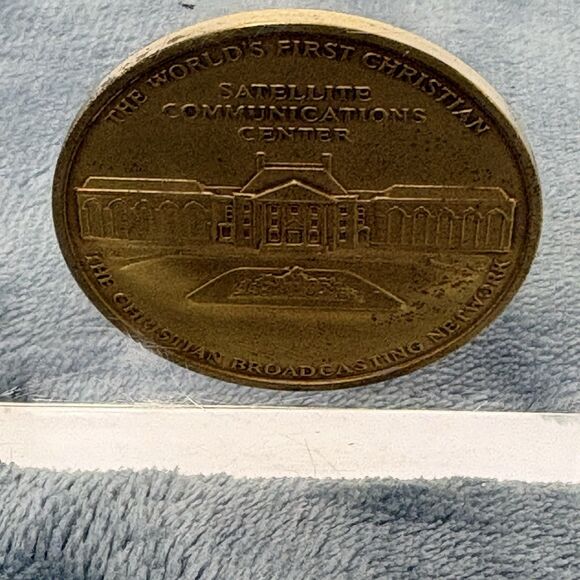 Vintage Christian Broadcasting Co Commemorative Coin in Acrylic Paperweight - Picture 5 of 8